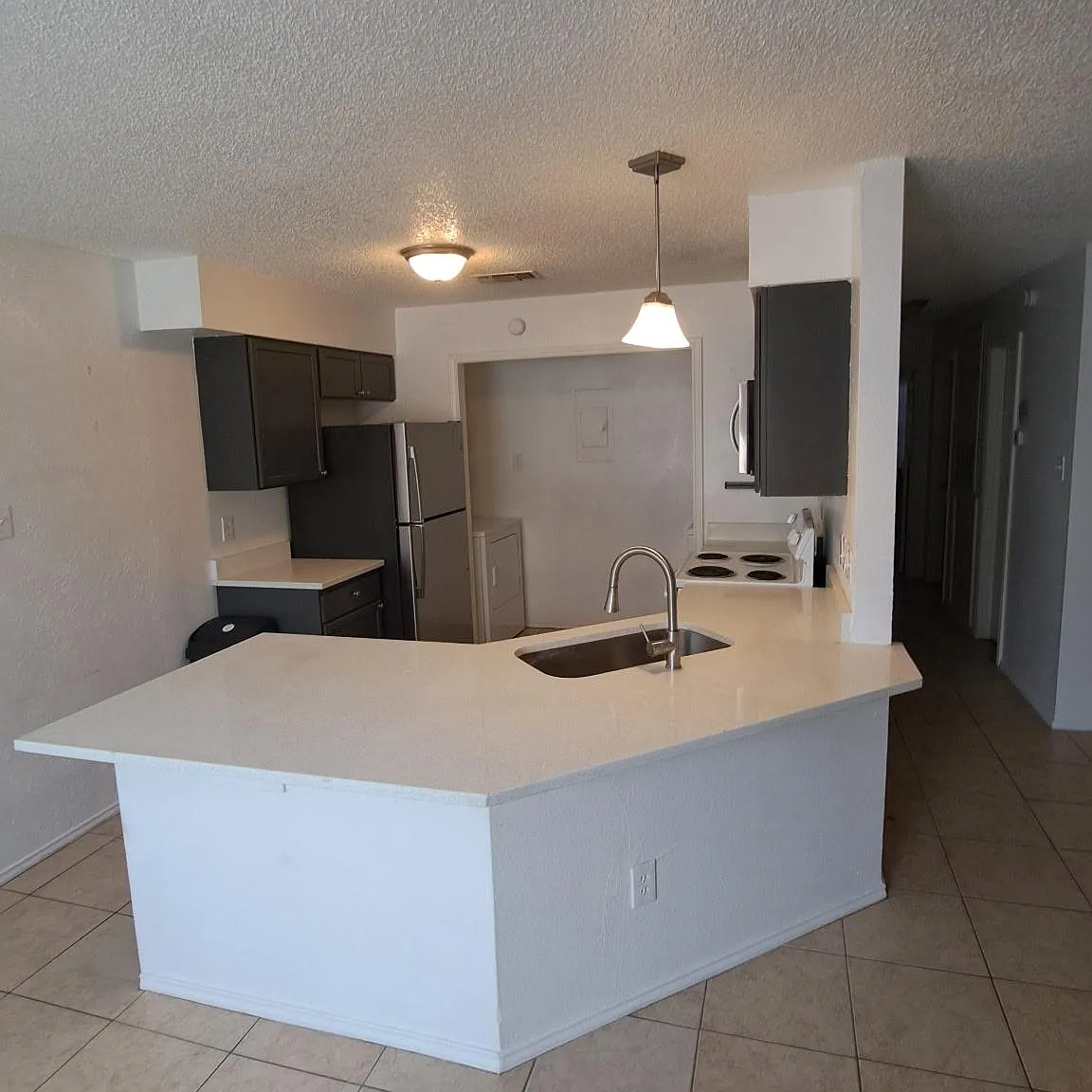 3 bed, 2.0 bath, 1250 sqft, $1,356 — Photo 3