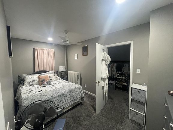 Rare find, especially in a one-bedroom unit. A bedroom/walk-in closet combo!