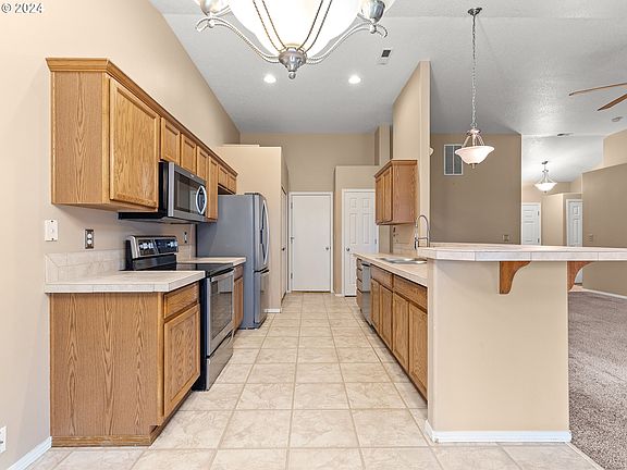 5th image of 2107 NE 84th St