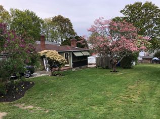 15 Coggeshall Ave, Bristol, RI 02809