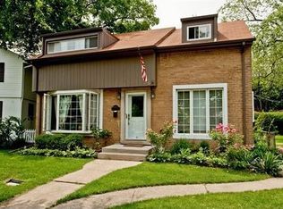 8706 E Prairie Rd, Skokie, IL 60076