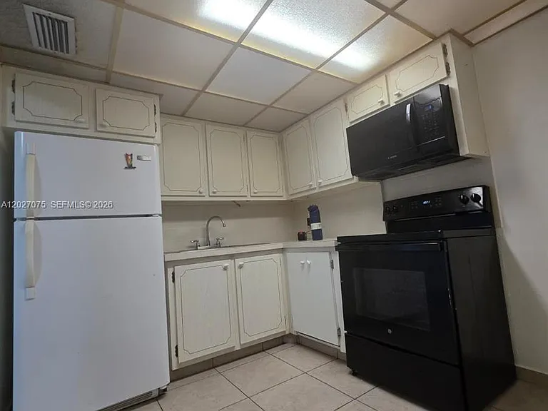 1175 Normandy Dr #3B — Photo 6