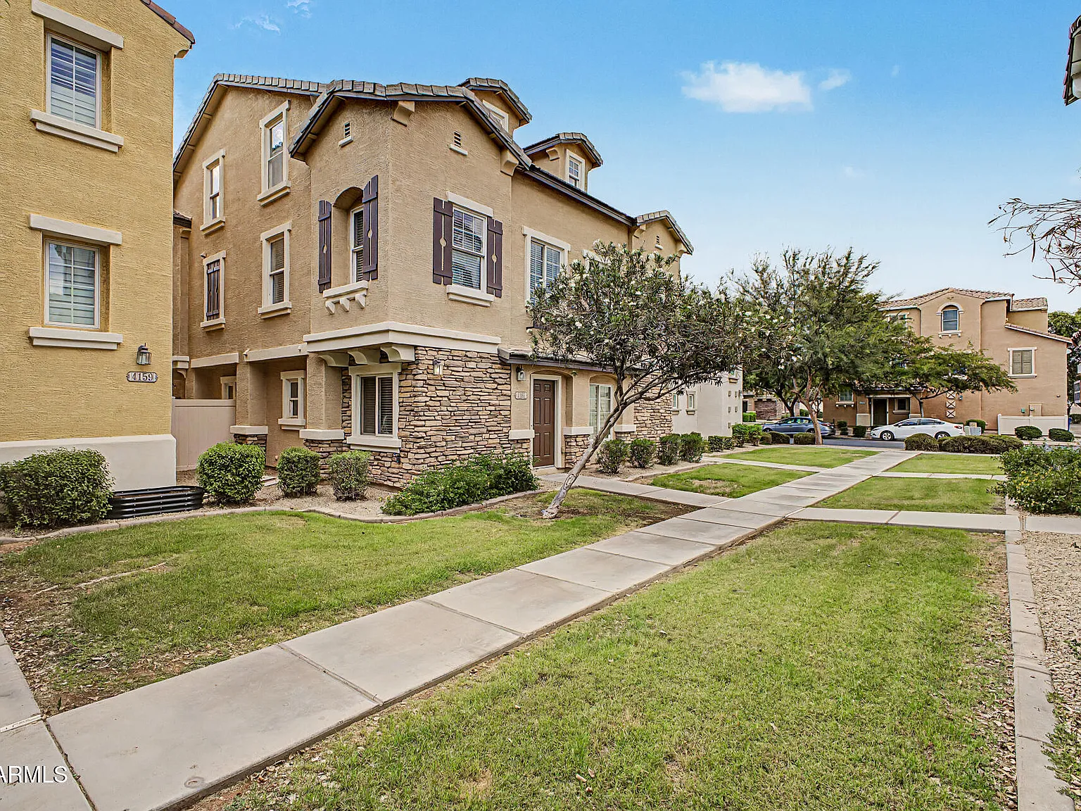 2 bed, 2.5 bath, 967 sqft, $2,150 — Photo 3