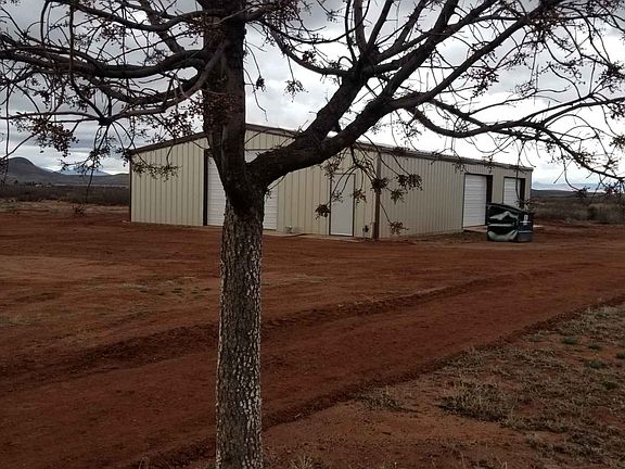 60X40 shopw/ cement floor