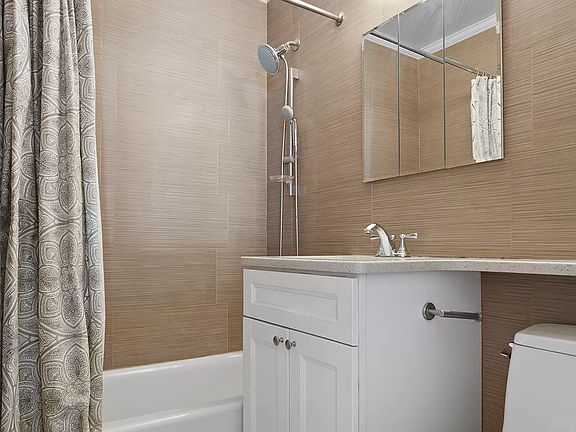 5th image of 400 E 85th St APT 5L