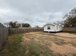 1101 S Leon St #2, Giddings, TX 78942