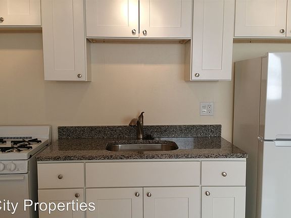 3rd image of 1639 N Farwell Ave APT 207