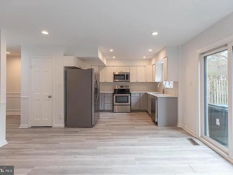 9311 Marycrest St — Photo 9