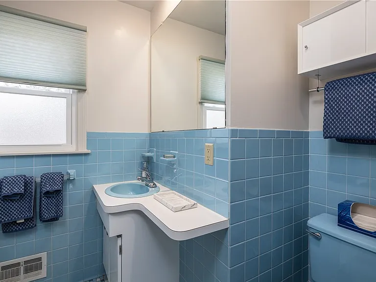 95 Parkwood Ave — Photo 32
