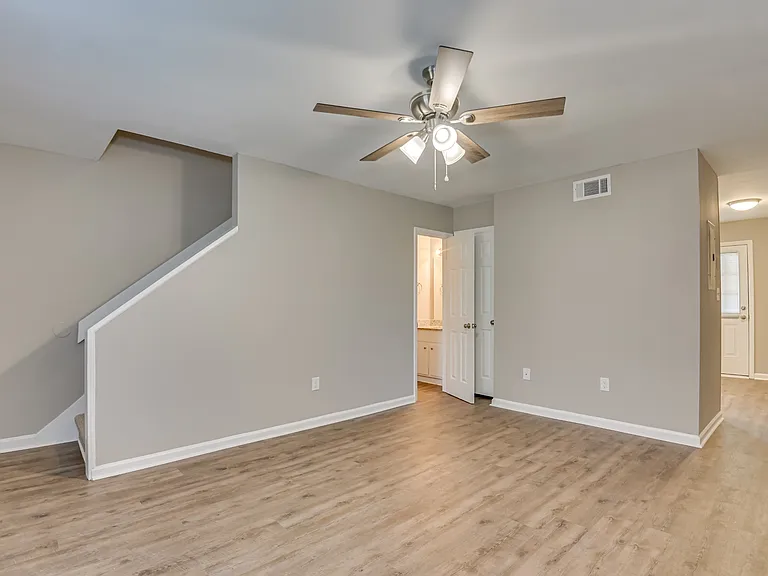 120 Chalet North Ct — Photo 6