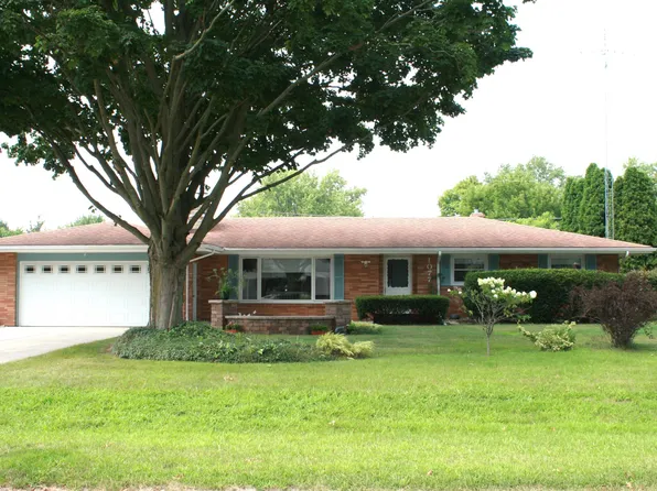 1077 S Trail Ln, Saint Joseph, MI 49085