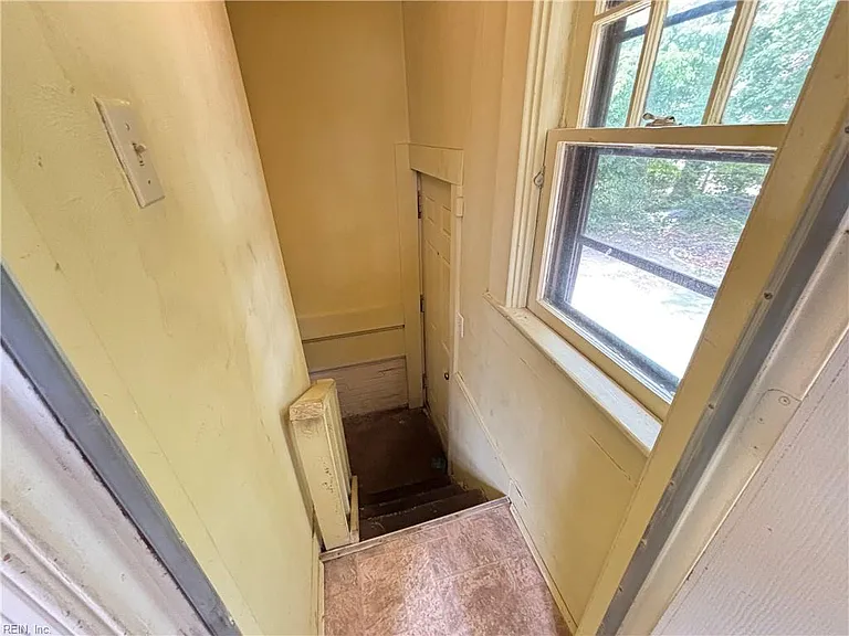 316 Constitution Ave — Photo 17