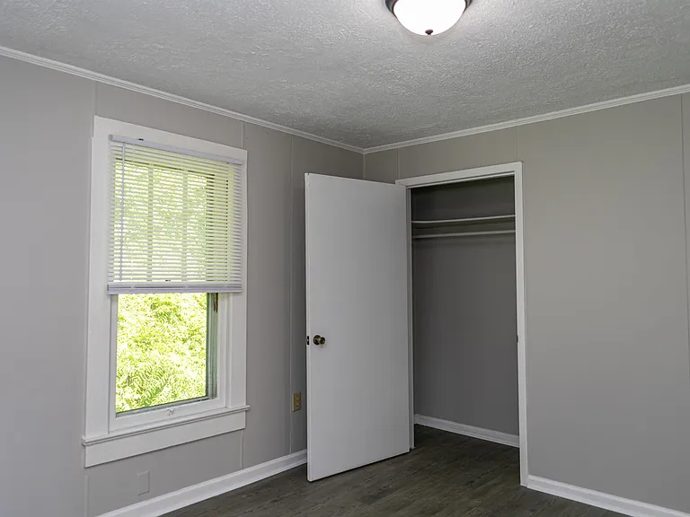 115 E Parker Rd — Photo 10