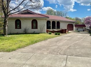 3844 S Lindell Ave, Springfield, MO 65807