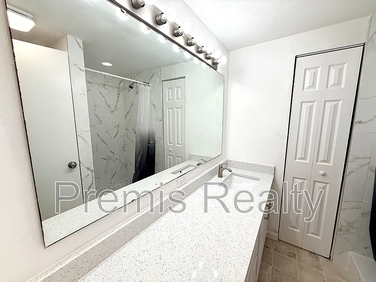2607 6th Ct #1 — Photo 8
