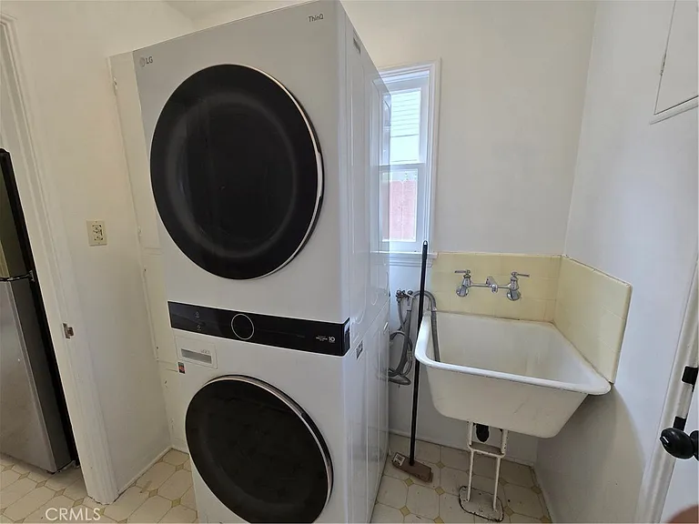 240 Euclid St — Photo 14