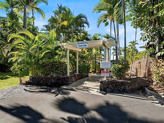 4th image of 75-6008 Alii Dr APT 142