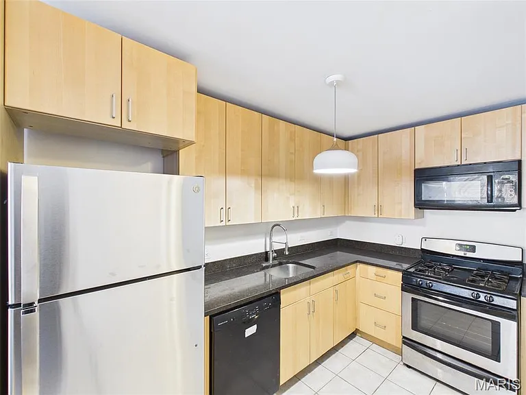 210 N 17th St #201 — Photo 4