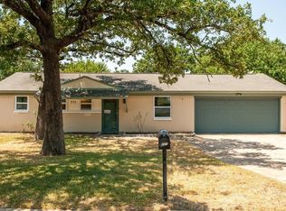 711 Timberline Dr, Kennedale, TX 76060