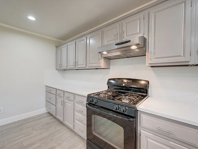 304 Oak Dr — Photo 14