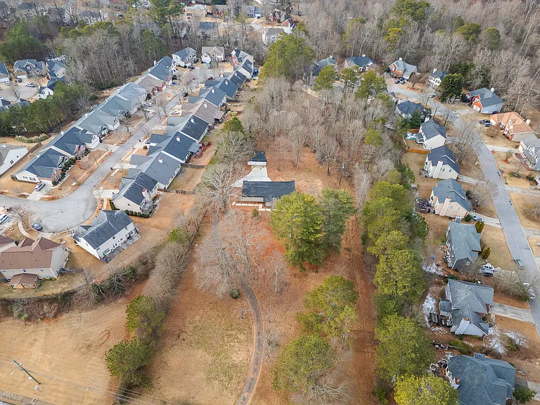 325 Russell Rd — Photo 23