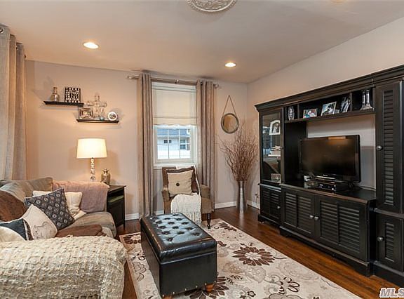 3rd image of 63 Lindell Ave