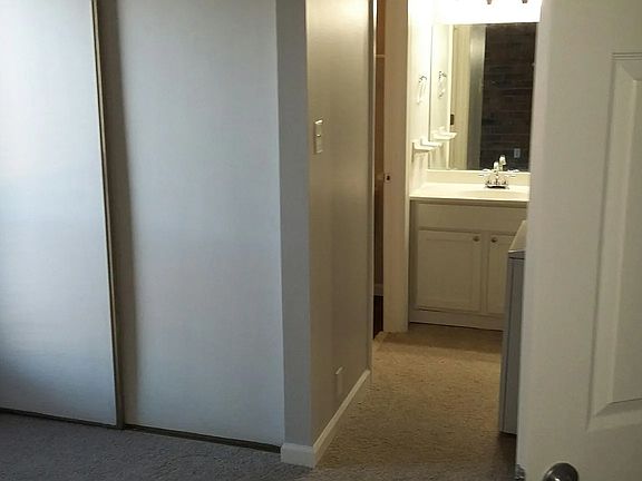 5th image of 658 Coeur De Royale Dr APT C