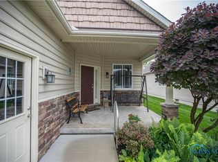 8141 Sunset Ln, Sylvania, OH 43560