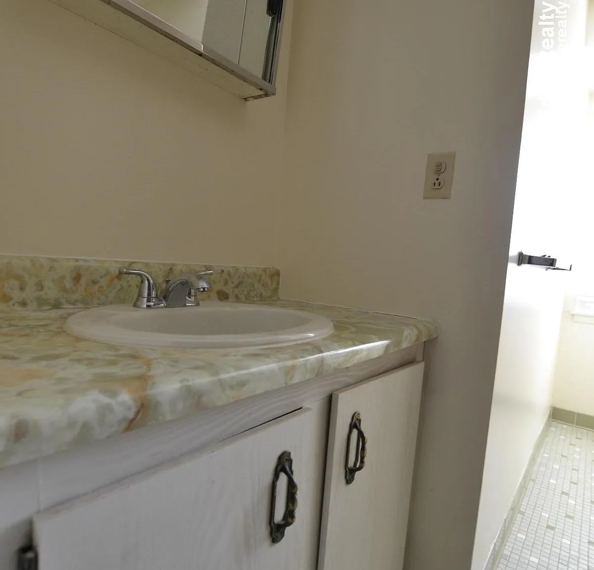 2 bed, 850 sqft, $2,500 — Photo 3