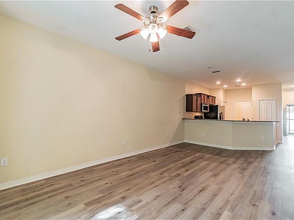 5th image of 6352 Linda Lou Ln