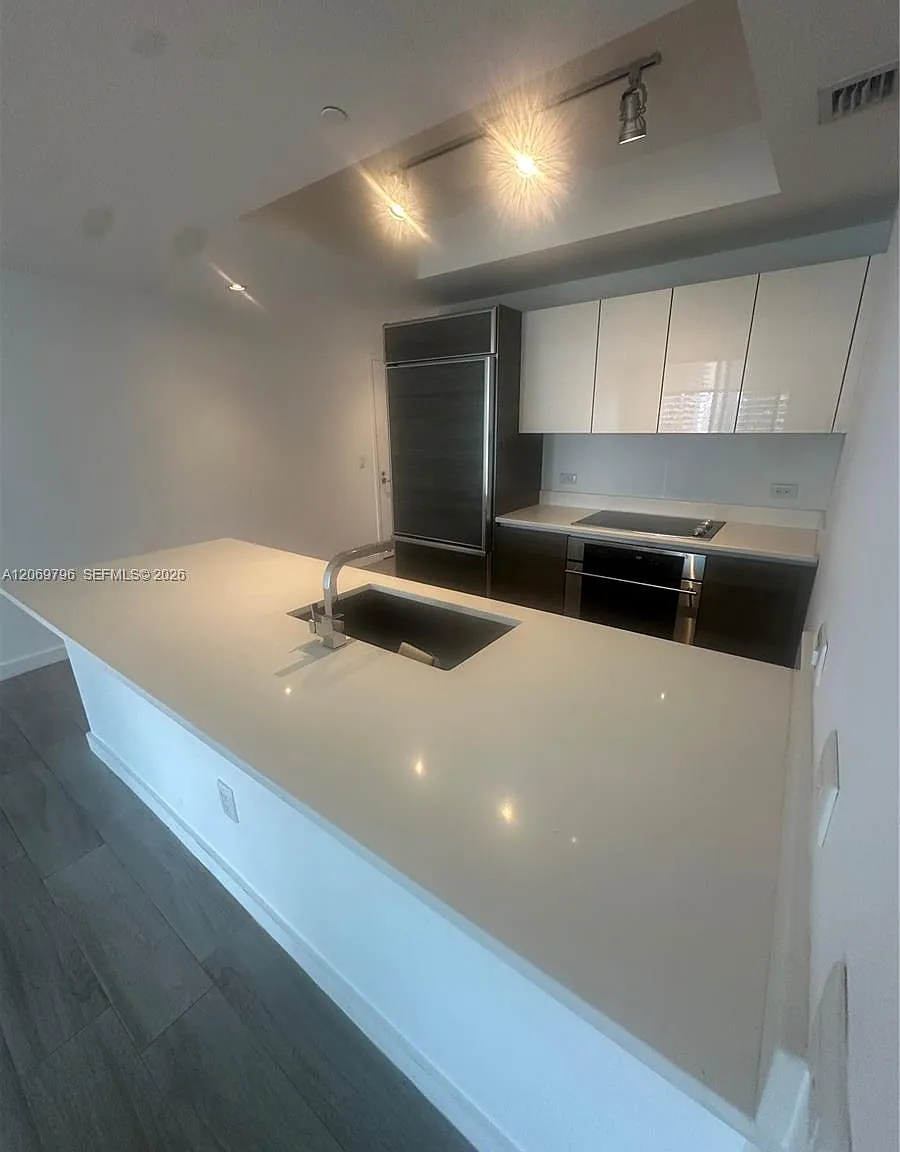 1100 Millecento Residence — Photo 2