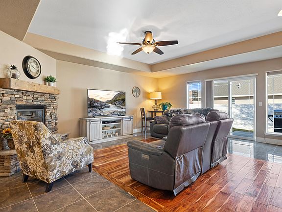 4th image of 330 Arrowhead Path