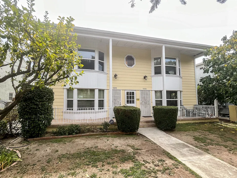 13208 Riverside Dr #1/2