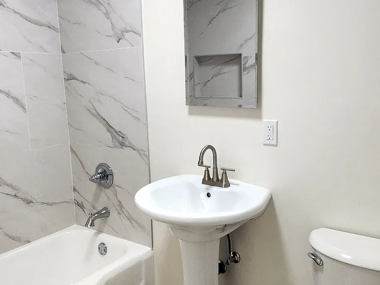 2574 Southern Ave #B — Photo 15
