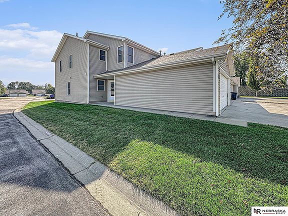 2nd image of 506 Lakeside Dr