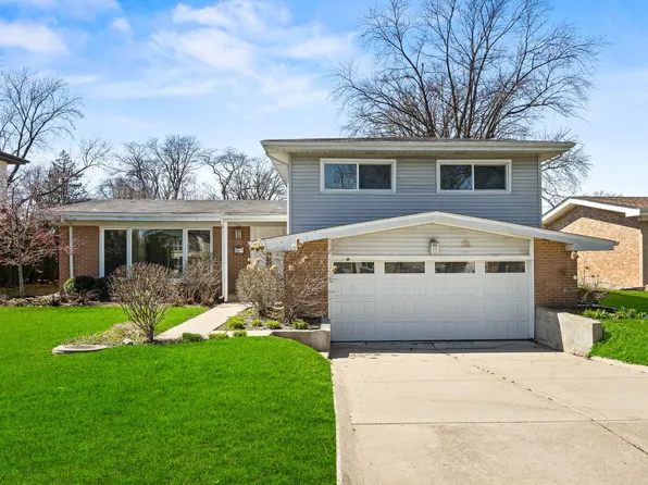 215 Hibbard Rd, Wilmette, IL 60091