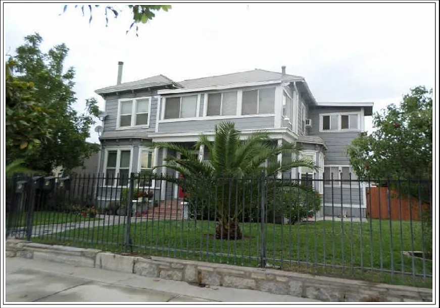 129 E G St — Photo 2