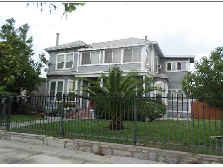 129 E G St #4 — Photo 2
