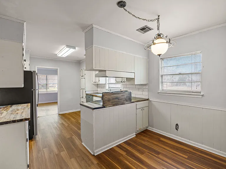 3932 Meredith Dr — Photo 1