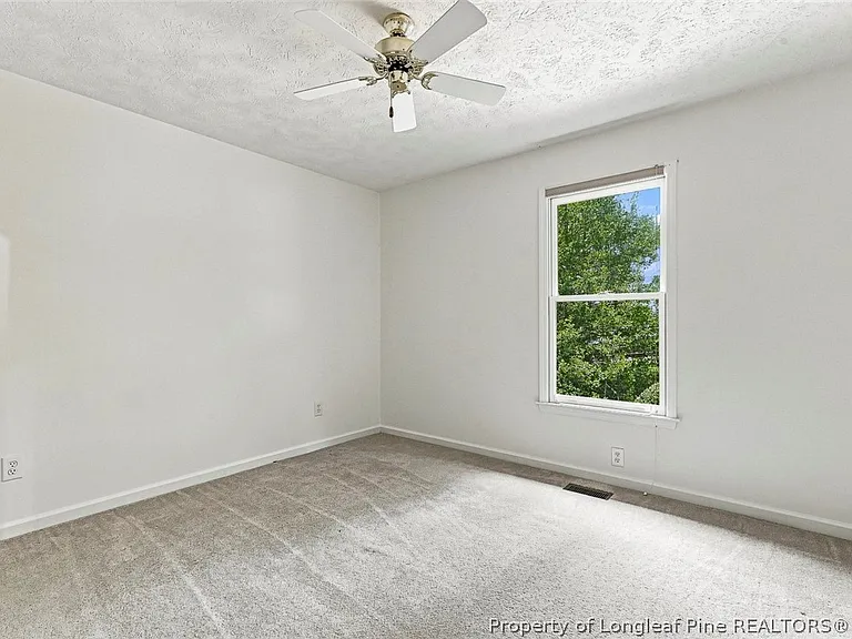 709 Essex Ct — Photo 21
