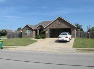 111 Coopers Farm Rd, Centerton, AR 72719