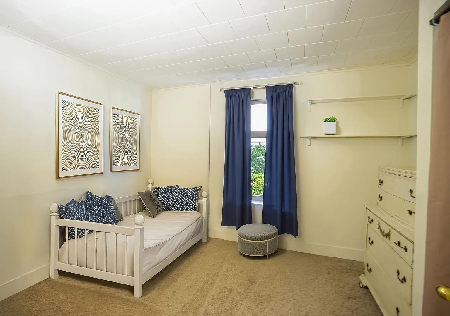 113 Comstock Place Furnished Rooms - Available 7/1/27 Or 8/1/27 — Photo 3
