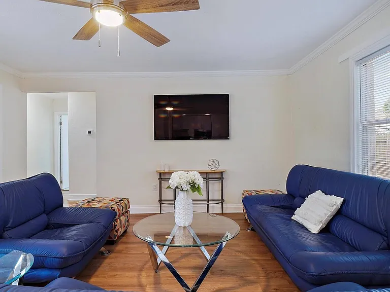 221 S Hale Ave #1 — Photo 6
