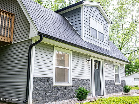 3rd image of 245 Oakridge Dr