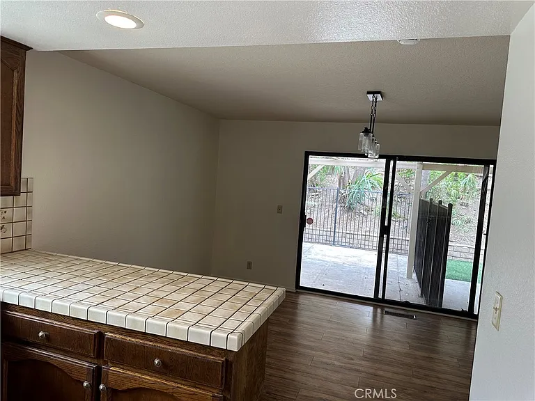 22518 Avenue San Luis — Photo 10