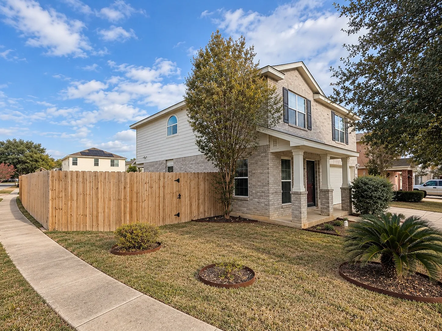3 bed, 2.5 bath, 2256 sqft, $1,900 — Photo 2