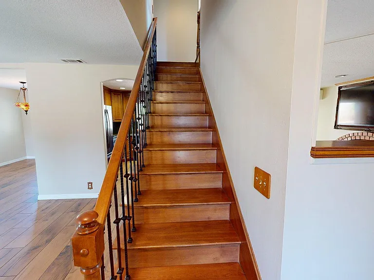 2431 Deerfield Ct — Photo 12