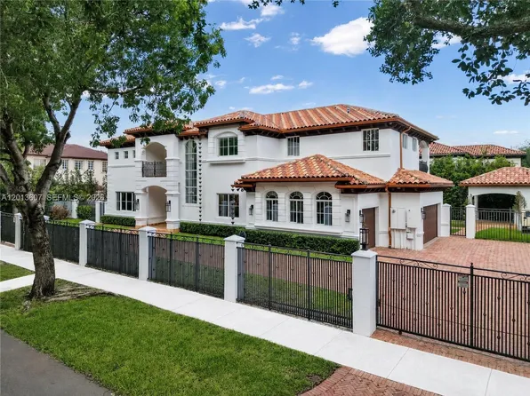 16763 NW 77th Path, Miami Lakes, FL 33016