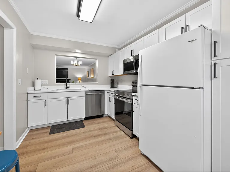 604 Broad Leaf Cir — Photo 17