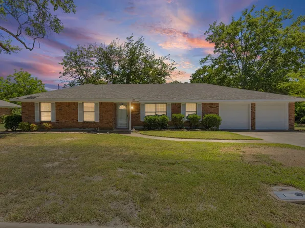 148 Royal Ln, Commerce, TX 75428